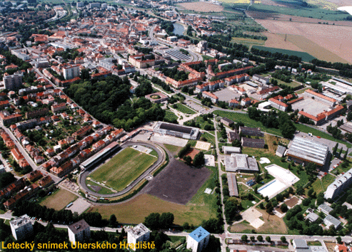 snímek města UH a stadionu